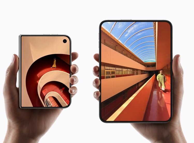 L’iPhone Duo présenté fermé et déplié — visuel Apple