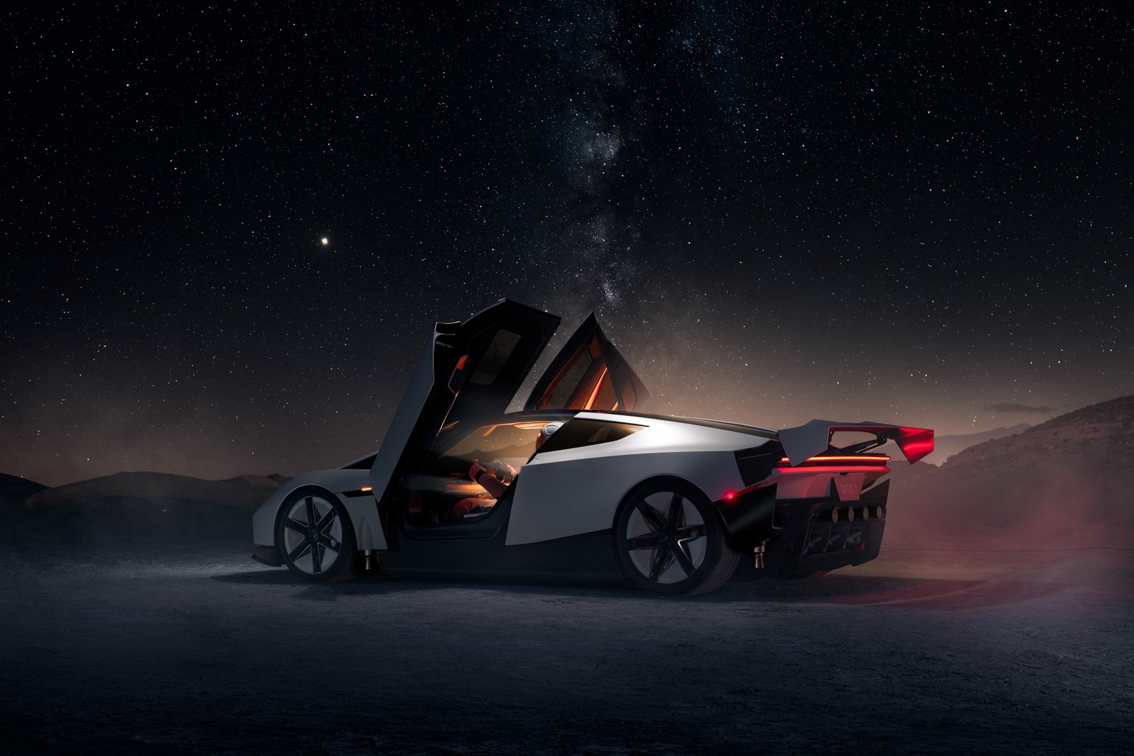 Le Tesla Roadster avec les portes ouvertes